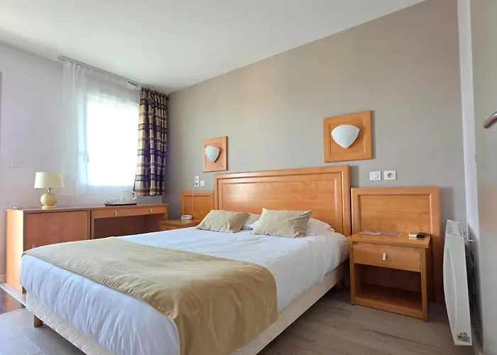 Hotel Logis Restaurant Le Grand Turc LʼOie